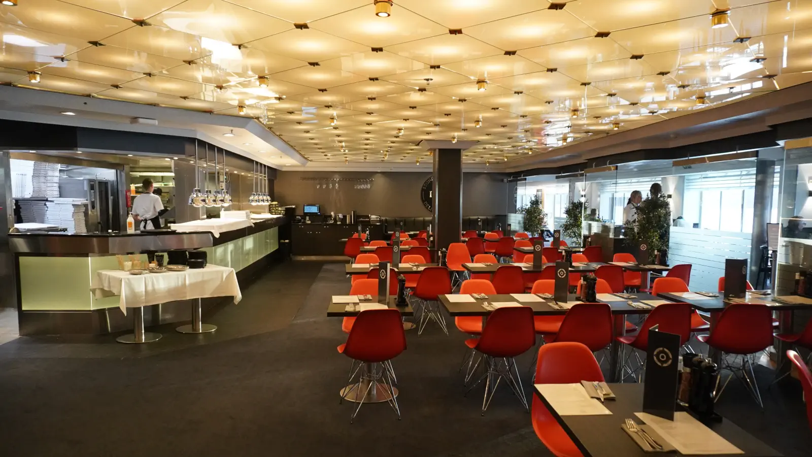 Prom Włoska restauracja Little Italy na statku DFDS- Crown Seaways.