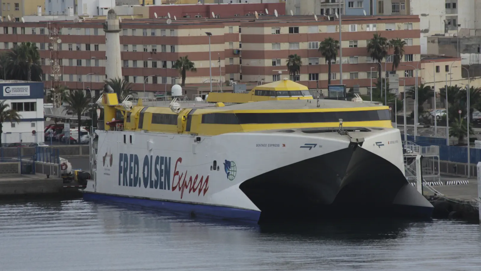 Fred. Prom Olsen Express Bentago Express