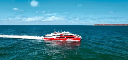 FRS Helgoline Halunder Jet u wybrzeży wyspy Helgoland. Źródło: FRS Helgoline