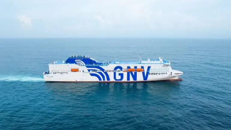 Prom GNV VIRGO kursuje na trasie Genua-Palermo.