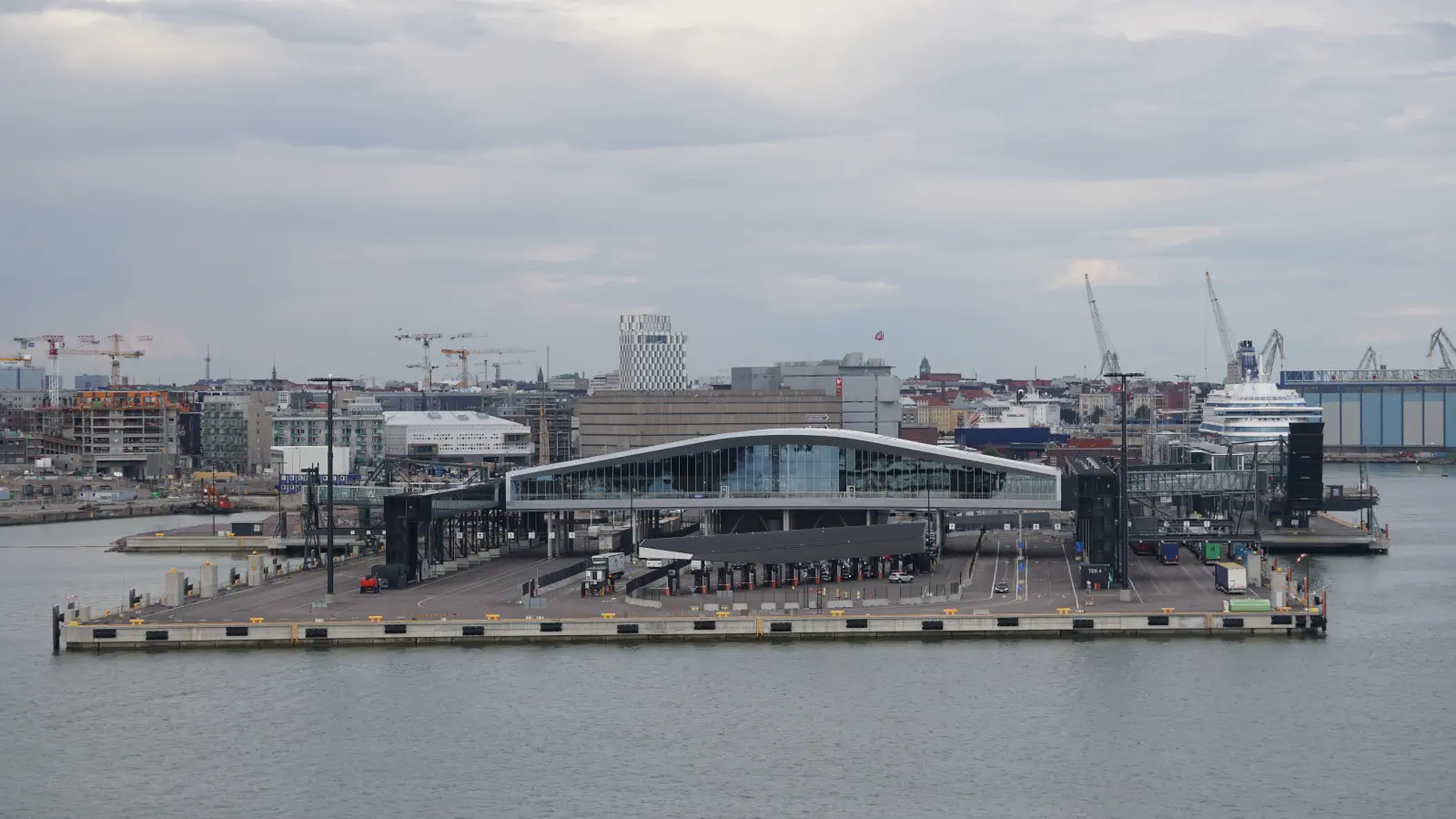Terminal promowy i wycieczkowy Olympia w Helsinkach.