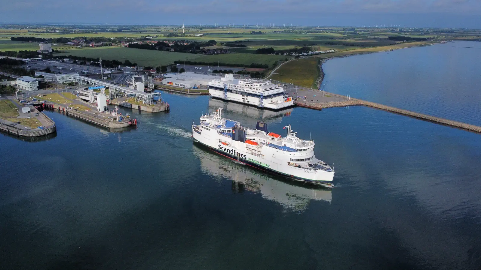 Scandlines Prom Scandlines Niemcy w Puttgarden z Bordershop w tle