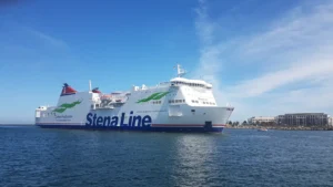 Stena Line M Prom eklemburgia-Pomorze Przednie wpływa do portu w Rostocku.