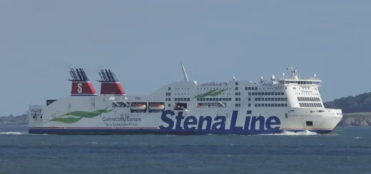 Statek Stena Adveturer jest wykorzystywany na połączeniach promowych między Holyhead w Anglii a Dublinem w Irlandii.