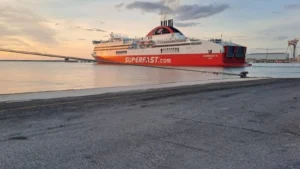 Superfast Ferries Prom Superfast 3 firmy Superfast Ferries kursuje na krajowych greckich trasach promowych.