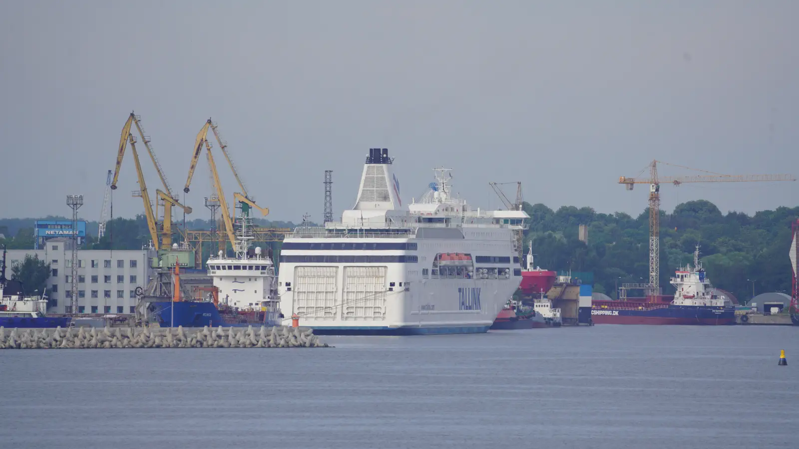 Prom Tallink MS Romantika cumuje obecnie w porcie w Tallinie.