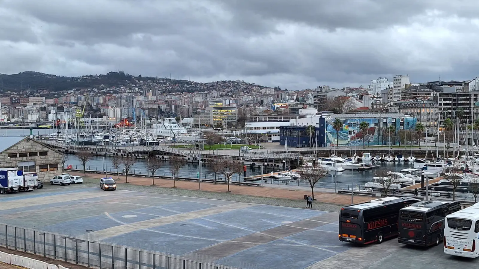 Widok na port w Vigo w Hiszpanii.