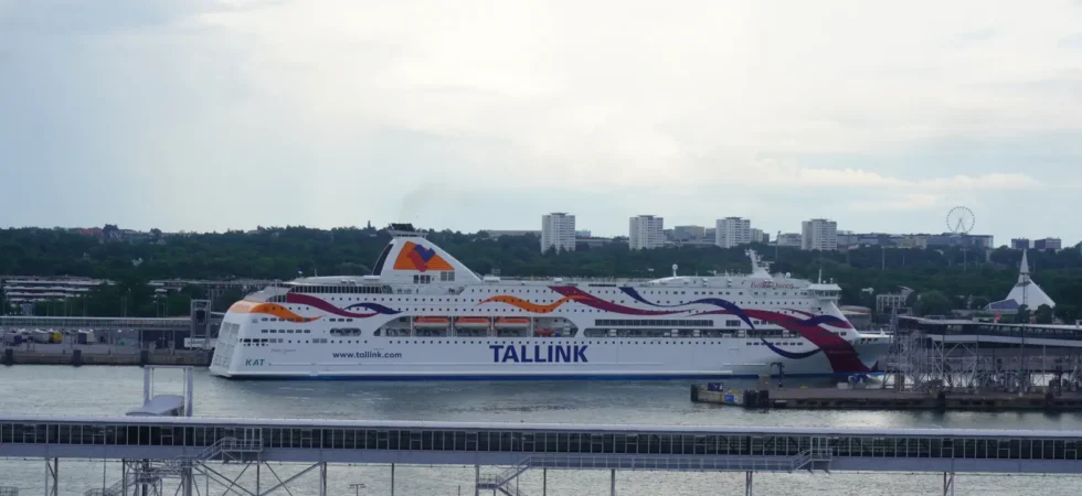 Prom Tallink Baltic Queen w porcie w Tallinie.